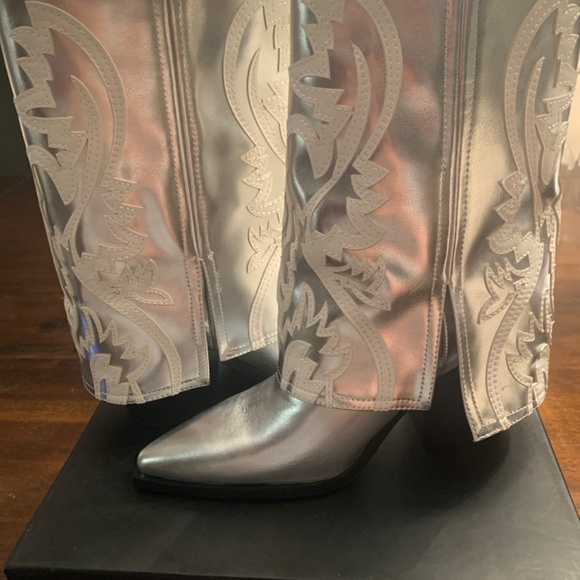 Azalea Wang Western Style Esperanza Metallic Silver Heeled Boots - Picture 5 of 7